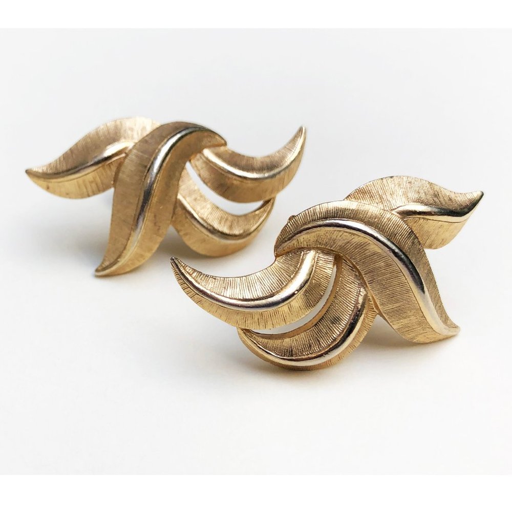 60s vintage gold leaf clip on earrings, large matte gold no piercing studs